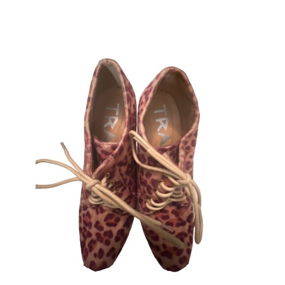 TrafLeopard Print Lace-Up Chunky Heel Womens Shoes By Truffle Collection Size 6. - Picture 3 of 8